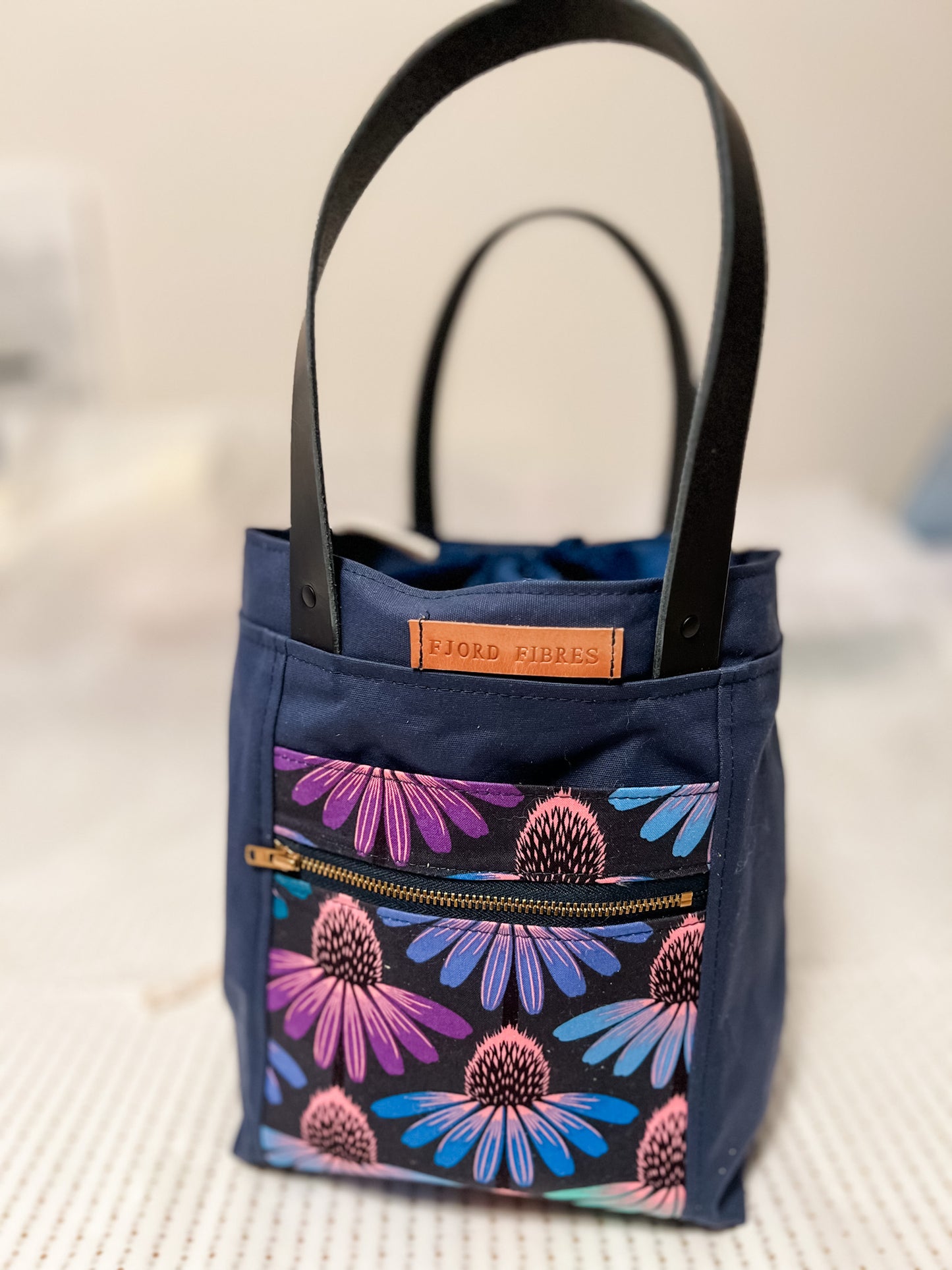 Canvas Drawstring Project Bag - Black - Echinacea flowers (Solhatt)