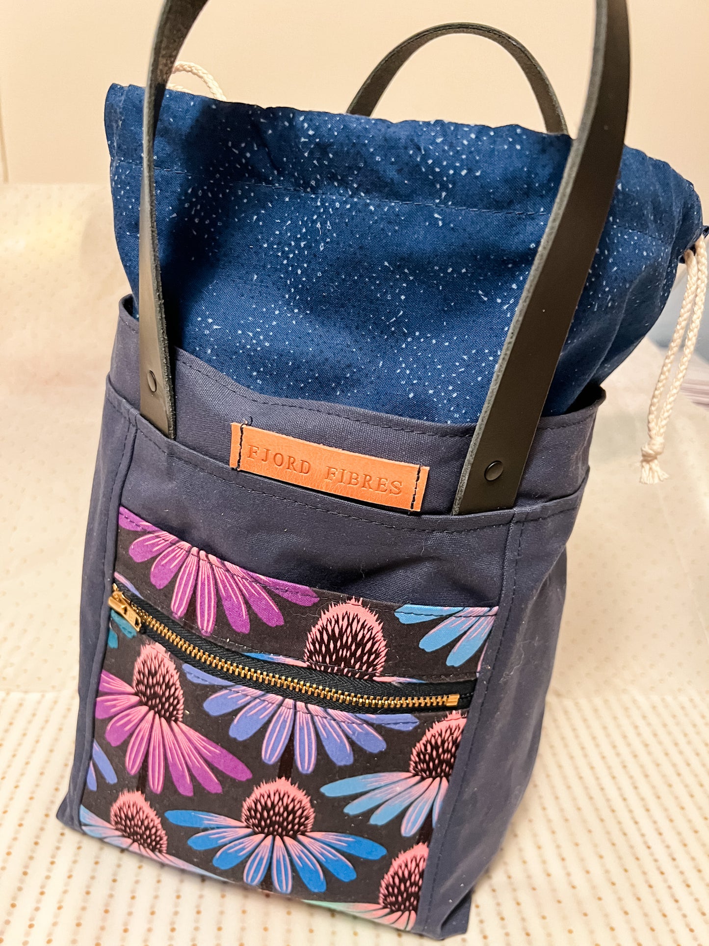 Canvas Drawstring Project Bag - Black - Echinacea flowers (Solhatt)