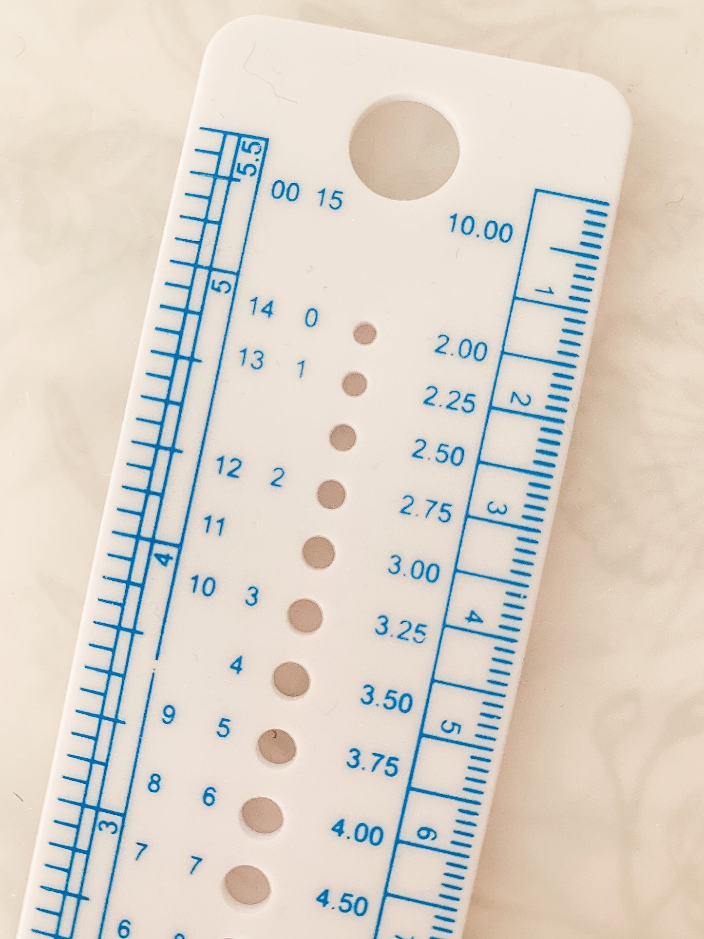 Knitting Needle Guage - Metric and US sizes