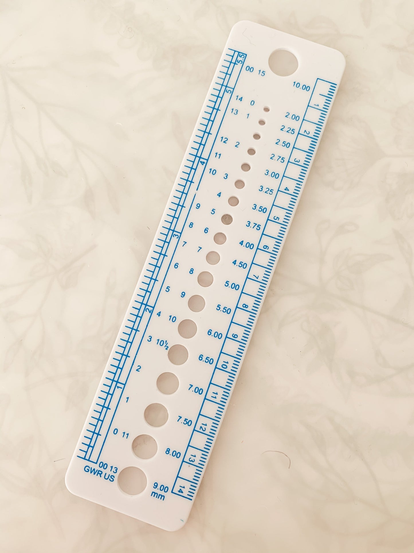 Knitting Needle Guage - Metric and US sizes