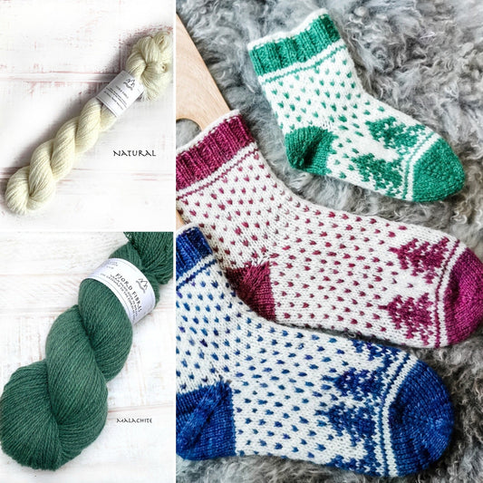 Christmas is coming socks - Yarn Kit - Malachite/Natural - Yarn and Printed Pattern in English/Norwegian
