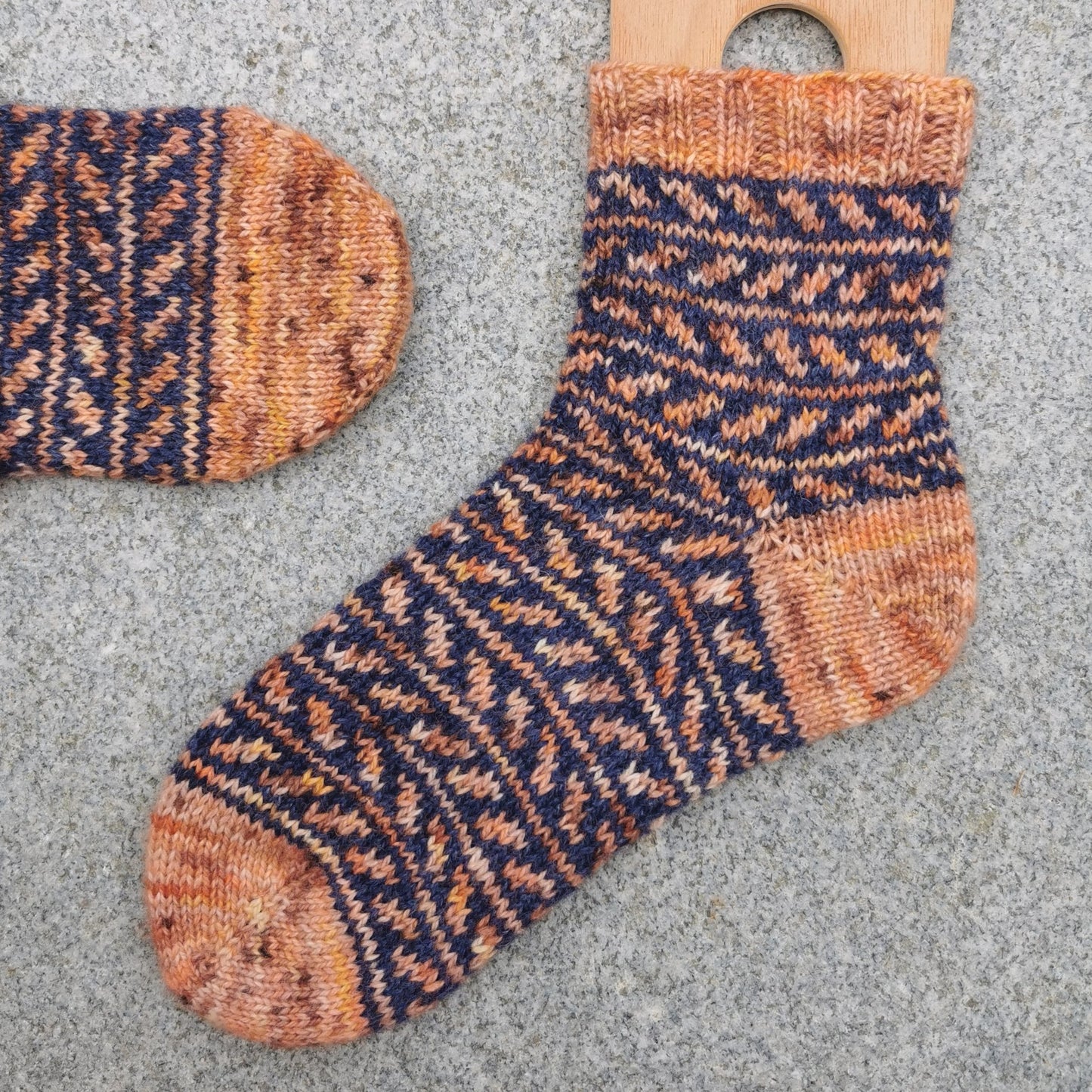 Fall is coming socks - Pattern Only -  Digital Pattern in English/Norwegian - Norwegian design