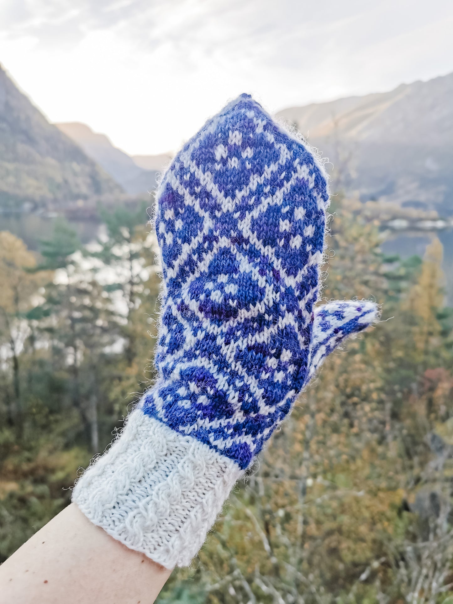 Fleur Élise Mittens Pattern Only -  Digital Pattern in English/Norwegian - Norwegian mittens design