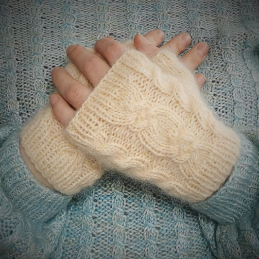 Easter Twist Fingerless Mittens Pattern Only -  Digital Pattern in English/Norwegian - Norwegian mittens design