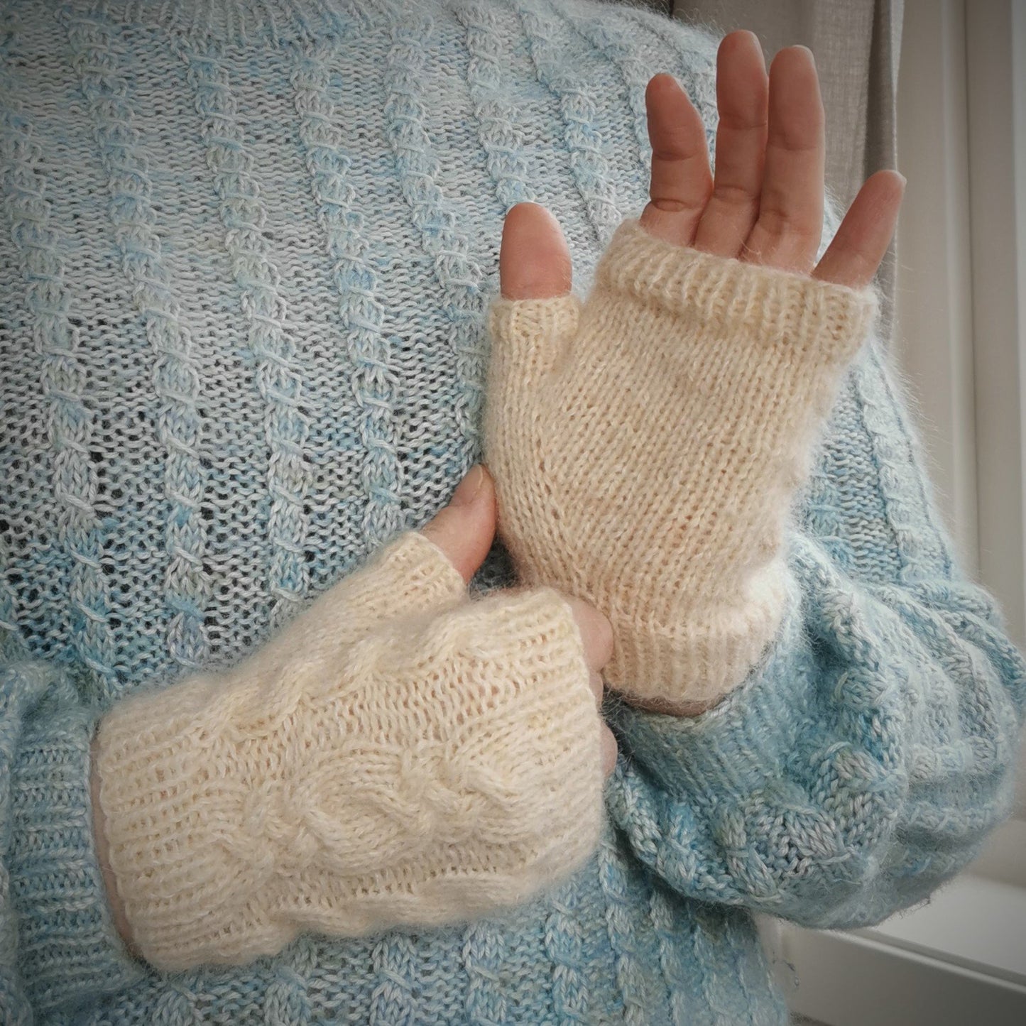 Easter Twist Fingerless Mittens Pattern Only -  Digital Pattern in English/Norwegian - Norwegian mittens design