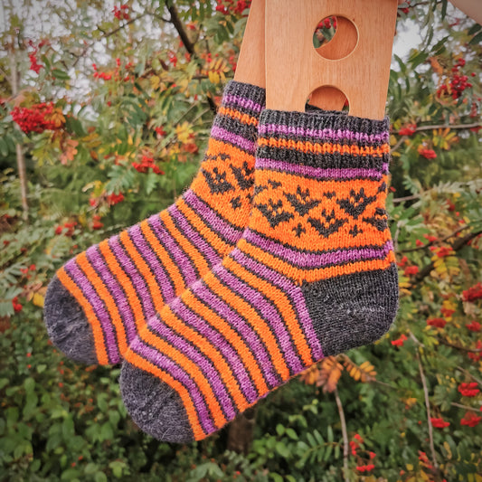 Batzy Socks Pattern Only -  Digital Pattern in English/Norwegian - Norwegian design