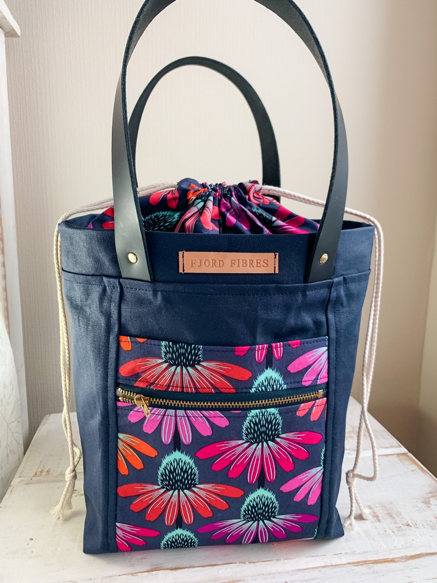 Canvas Drawstring Project Bag - Dark Blue  - Echinacea Flowers (Solhatt)