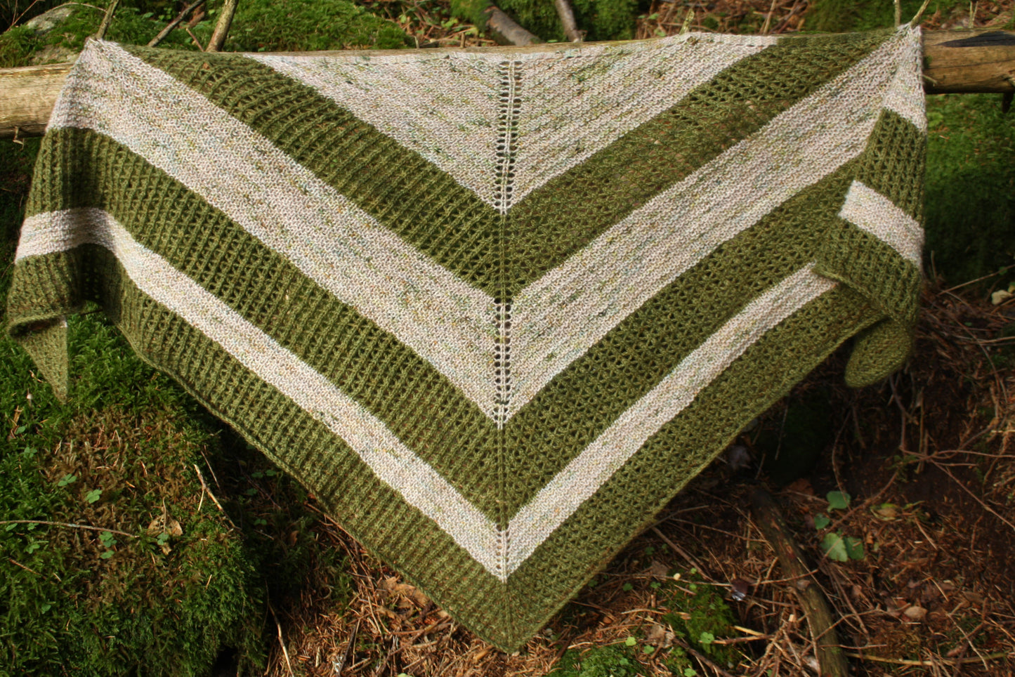 Trekrona  Yarn kit - Pattern and Yarn  -  English/Norwegian - Shawl  - Norwegian design